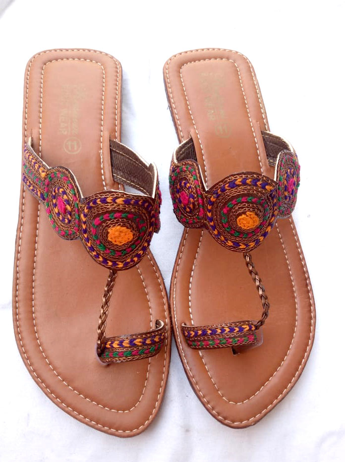 A Ethnic Kolhapuri Shoes In Silver | Behooray-thephaco.com.vn